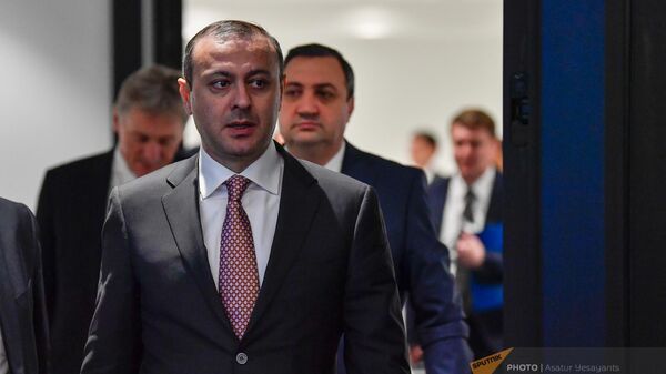 Секретарь совета безопасности Армен Григорян перед началом расширенного заседания саммита глав стран-членов ОДКБ (23 ноября 2022). Еревaн - Sputnik Армения