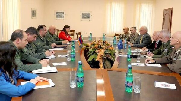 Генерал-майор Эдуард Асрян принял консультативную группу НАТО (24 ноября 2022). Еревaн - Sputnik Армения