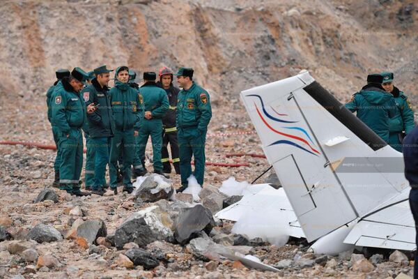 Правоохранители и спасатели на месте крушения самолета (1 декабря 2022). Джрабер - Sputnik Армения