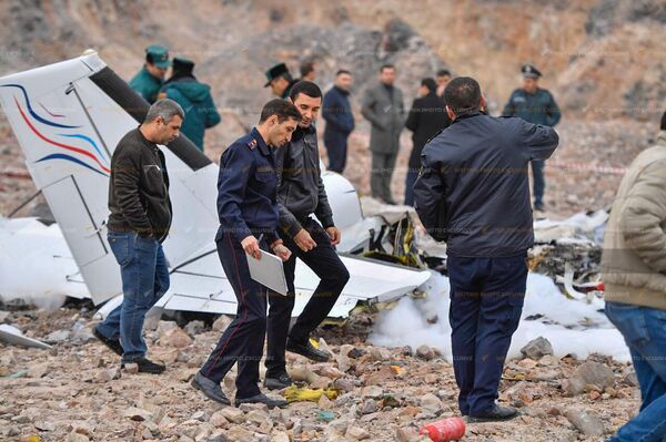 Правоохранители и спасатели на месте крушения самолета (1 декабря 2022). Джрабер - Sputnik Армения