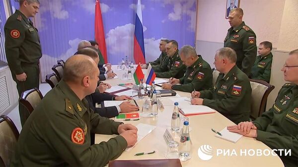 Видео подписания протокола о внесении изменений в российско-белорусское соглашение о совместном обеспечении региональной безопасности в военной сфере - Sputnik Армения