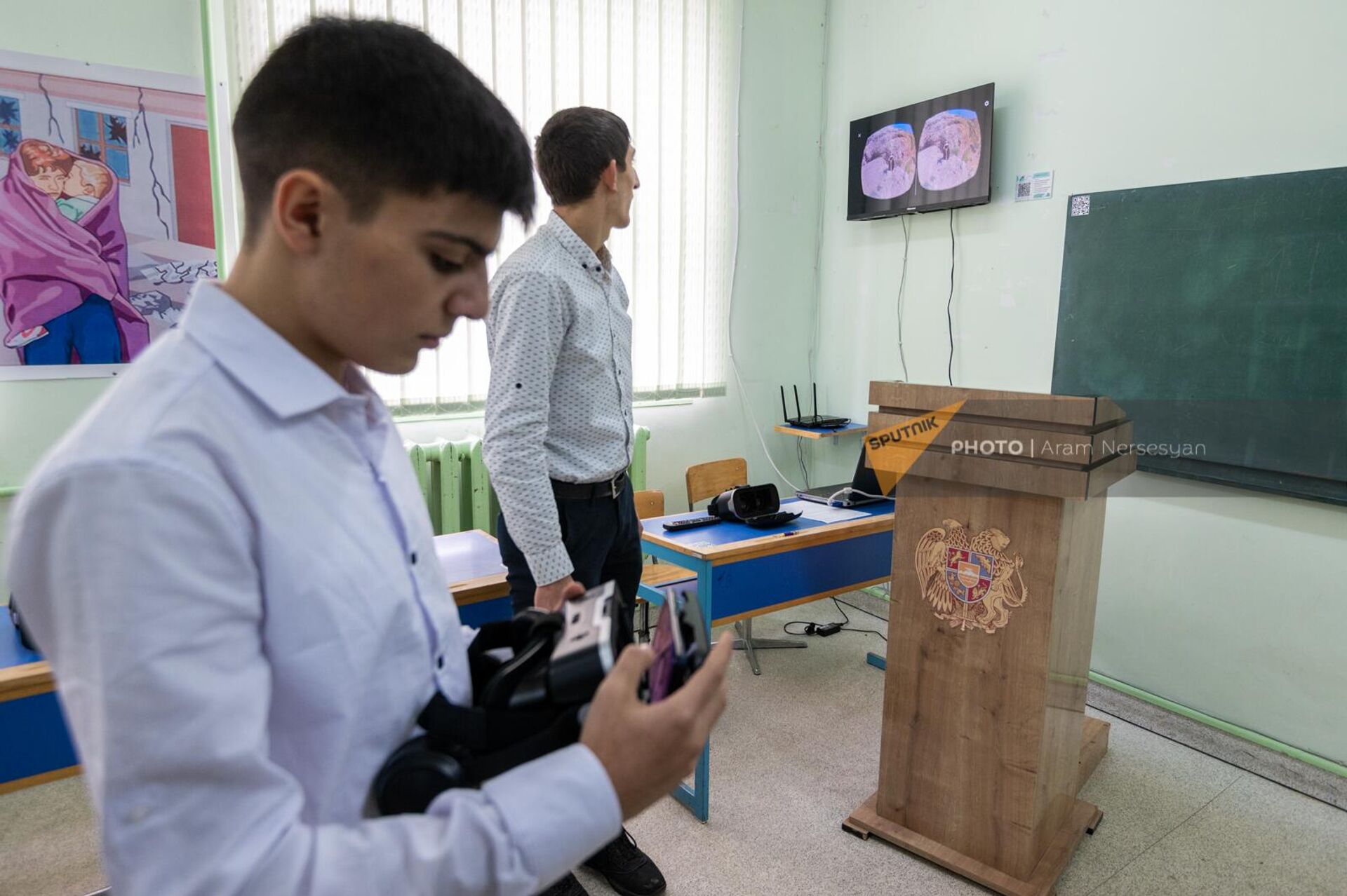 Армянские школьники вместе с учительницей создали приложение для защиты от землетрясения - Sputnik Армения, 1920, 07.12.2022