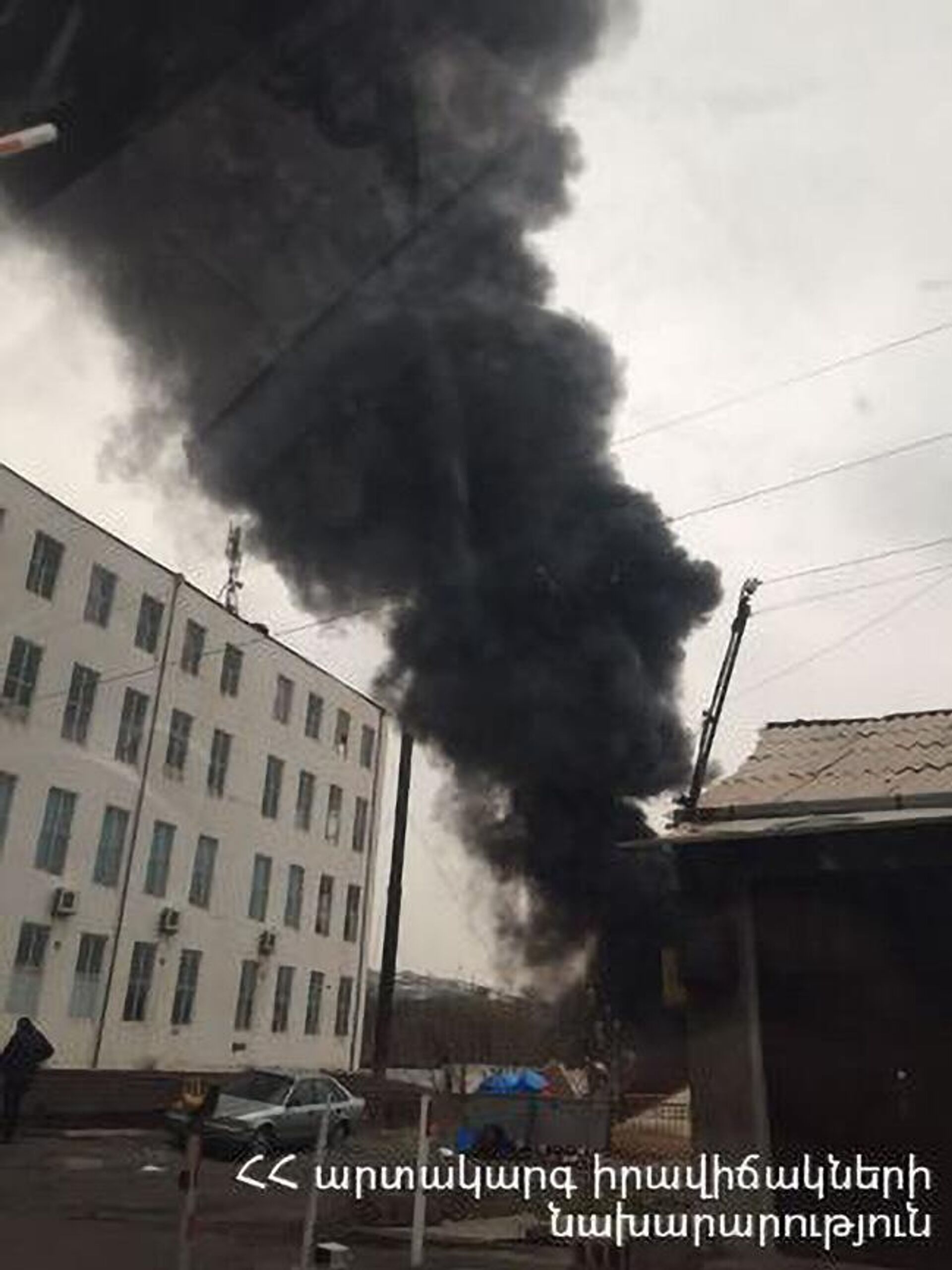 Пожар на улице Додохяна (11 декабря 2022). Еревaн - Sputnik Արմենիա, 1920, 11.12.2022