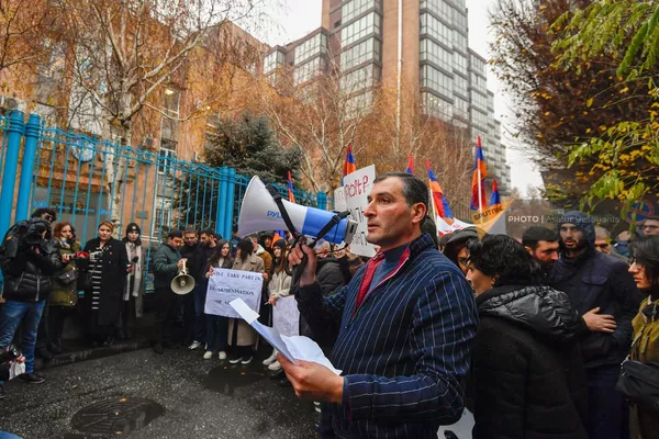 Шествие активистов в поддержку разблокировки Арцаха к зданию ООН (13 декабря 2022). Еревaн Шествие активистов в поддержку разблокировки Арцаха к зданию ООН (13 декабря 2022). Еревaн - Sputnik Армения