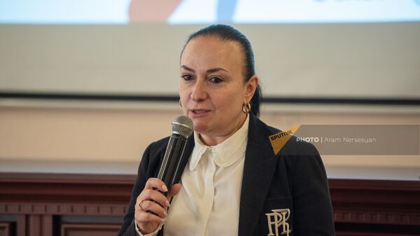 Ректор Армянского государственного педагогического университета Србуи Геворкян на встрече участников международной Школы молодого лидера, в которой приняли  участие 40 победителей конкурса Русский язык: моя формула успеха из Армении, Беларуси, Кыргызстана и Таджикистана (15 декабря 2022). Еревaн - Sputnik Армения