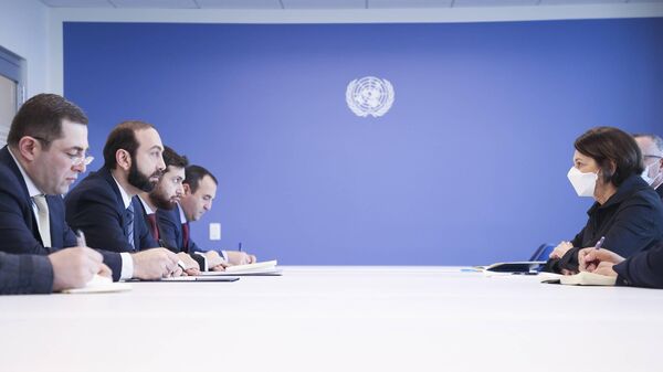 Министр иностранных дел Арарат Мирзоян на встрече с заместителем Генерального секретаря ООН Розмари ДиКарло (15 декабря 2022). Нью-Йорк - Sputnik Армения