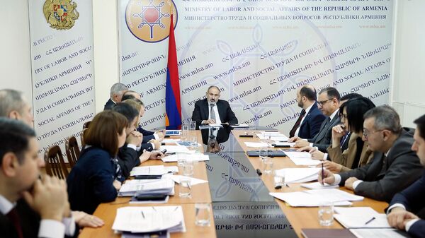 Премьер-министр Никол Пашинян посетил министерство труда и социальных вопросов (16 декабря 2022). Еревaн - Sputnik Армения