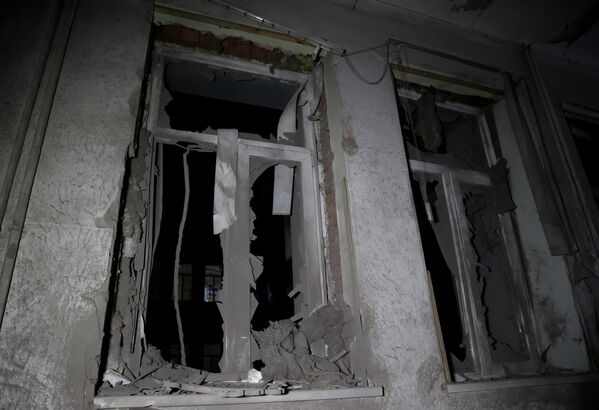 Разбитые окна больницы им. Калинина - Sputnik Армения