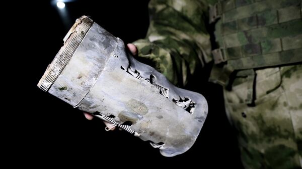 Фрагмент снаряда РСЗО, найденный после обстрела ВСУ Калининского района (20 декабря 2022). Донецк - Sputnik Армения