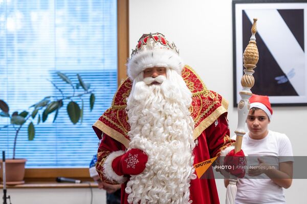 Дед Мороз в Русском Доме (20 декабря 2022). Еревaн - Sputnik Армения