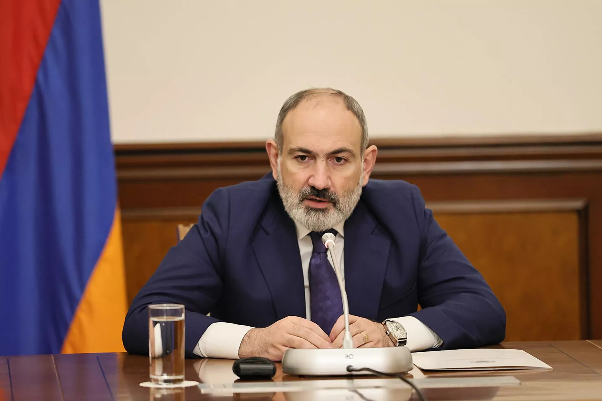 Премьер-министр Никол Пашинян представил аппарату министерства финансов новоназначенного министра Ваге Ованнисяна (20 декабря 2022). Еревaн Премьер-министр Никол Пашинян представил аппарату министерства финансов новоназначенного министра Ваге Ованнисяна (20 декабря 2022). Еревaн - Sputnik Армения, 1920, 20.12.2022