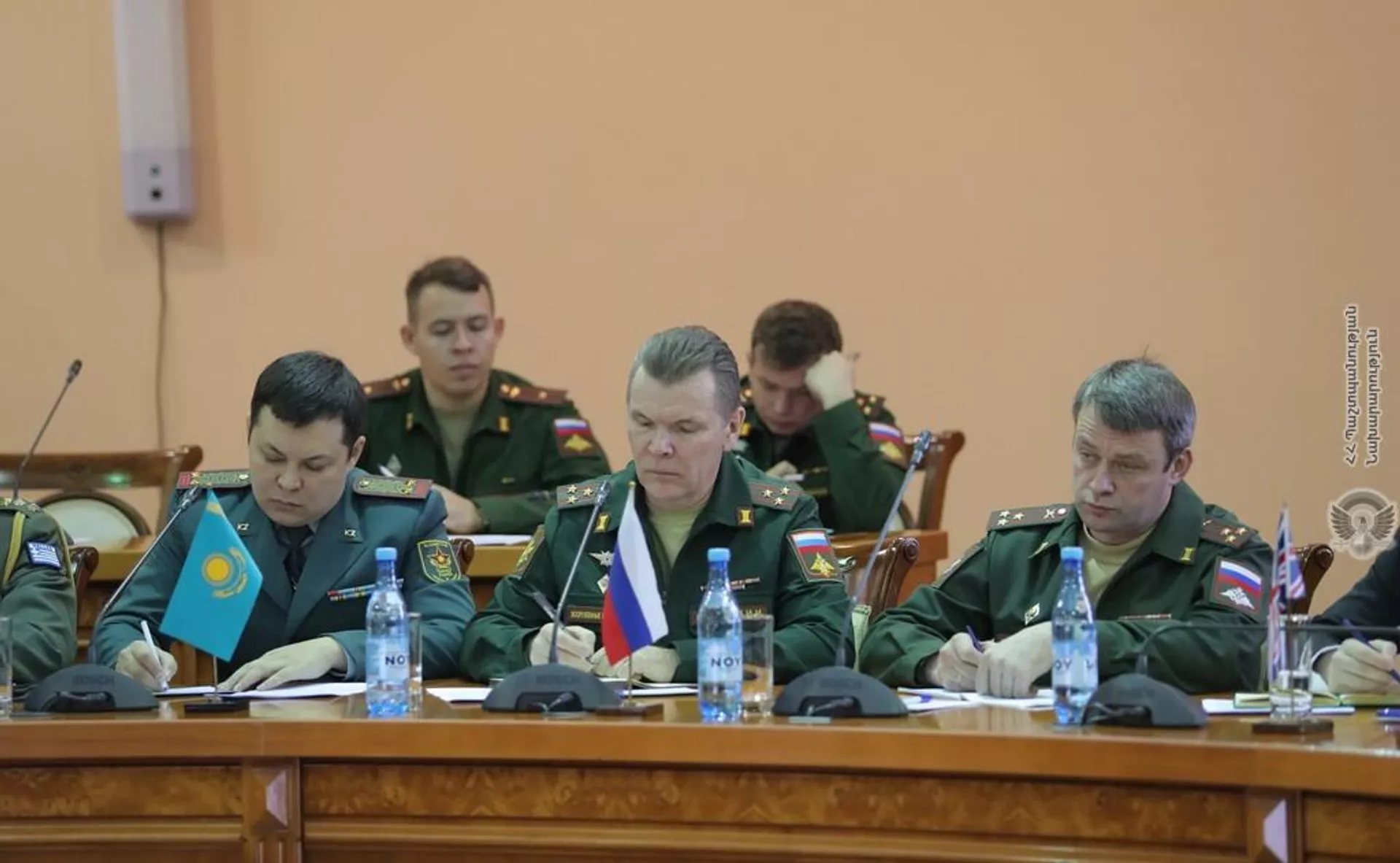 Начальник управления оборонной политики и международного сотрудничества МО Левон Айвазян встретился с военными атташе иностранных посольств, аккредитованных в РА (21 декабря 2022). Еревaн Начальник управления оборонной политики и международного сотрудничества МО Левон Айвазян встретился с военными атташе иностранных посольств, аккредитованных в РА (21 декабря 2022). Еревaн - Sputnik Армения, 1920, 21.12.2022
