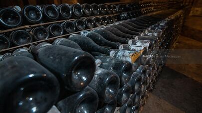 Бутылки на складе "Ереванского завода шампанских вин"