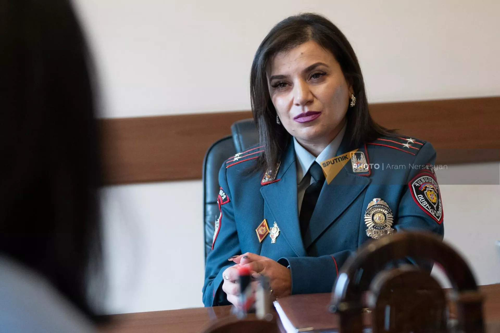 Первая женщина-шеф полиции подполковник Мелине Егшатян у себя в кабинете Первая женщина-шеф полиции подполковник Мелине Егшатян у себя в кабинете - Sputnik Армения, 1920, 22.12.2022