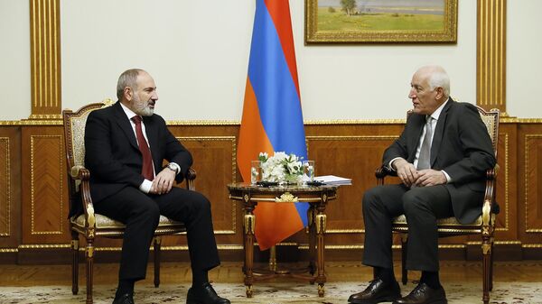 Встреча премьер-министра Никола Пашиняна и президента Ваагна Хачатуряна (22 декабря 2022). Еревaн - Sputnik Армения