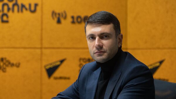 Политолог Сурен Петросян в гостях радио Sputnik - Sputnik Армения