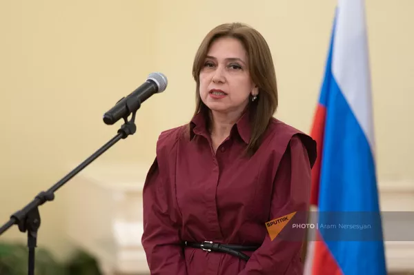 Торжественная церемония награждения победителей и участников XIII Республиканского конкурса Лучший учитель русского языка Армении 2022 года (26 декабря 2022). Еревaн Торжественная церемония награждения победителей и участников XIII Республиканского конкурса Лучший учитель русского языка Армении 2022 года (26 декабря 2022). Еревaн - Sputnik Армения