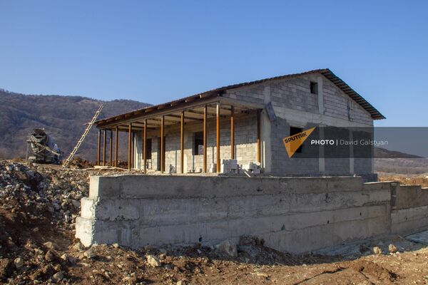 Строящийся дом в новом квартале села Шурнух, Сюникская область - Sputnik Армения