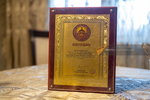 Сертификат Сарибека Мосиняна - Sputnik Армения