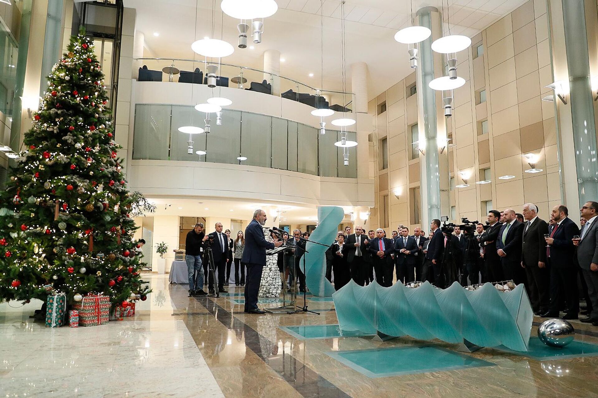 Премьер-министр Никол Пашинян выступает с речью на Рождественском приеме в Центральном Банке Армении (28 декабря 2022). Еревaн - Sputnik Армения, 1920, 28.12.2022