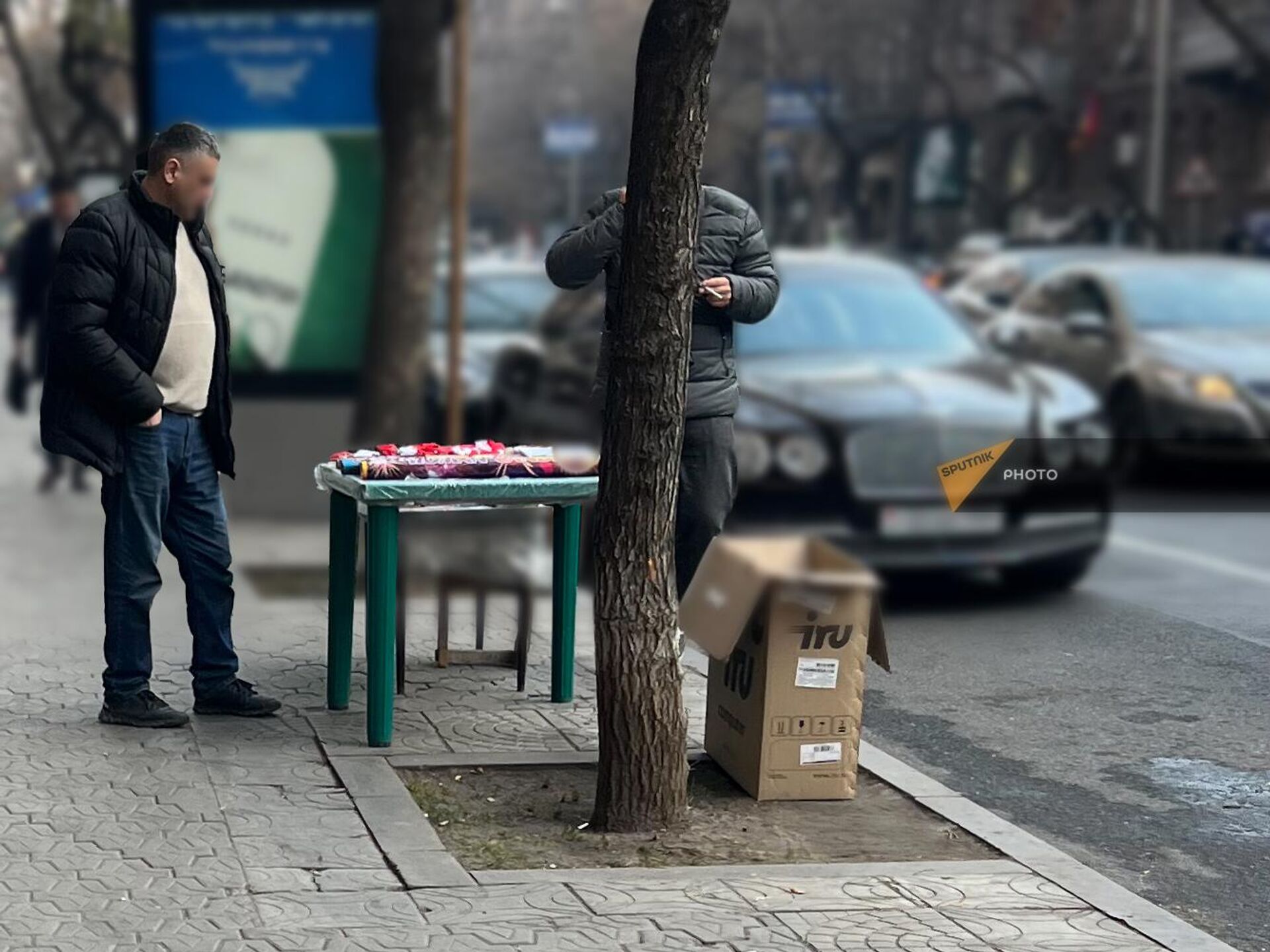 Продажа пиротехники на одной из центральных улиц Еревана - Sputnik Արմենիա, 1920, 29.12.2022
