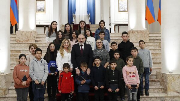 ՀՀ վարչապետն ընդունել է Սիսիան համայնքի և հարակից գյուղերի մի քանի տասնյակ աշակերտների - Sputnik Արմենիա