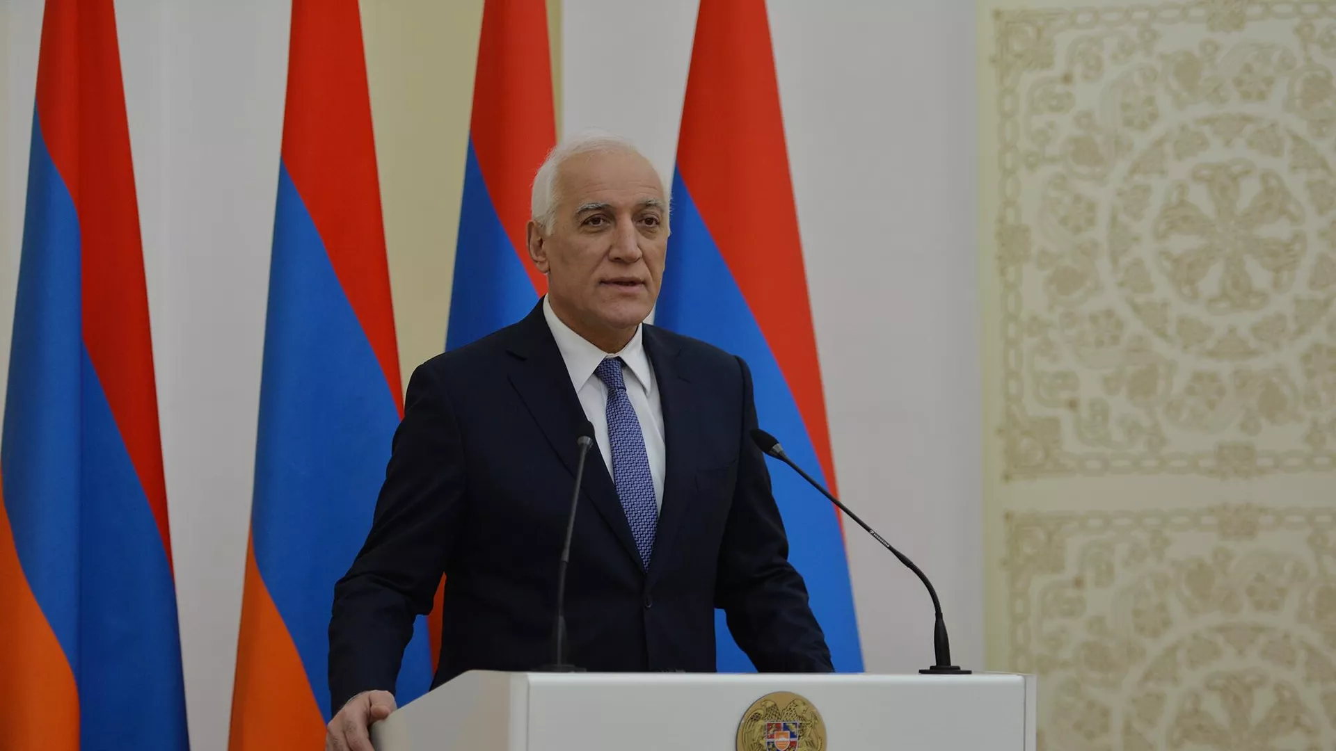 Президент Ваагн Хачатурян выступает на приеме, организованном для представителей системы государственного управления (29 декабря 2022). Еревaн