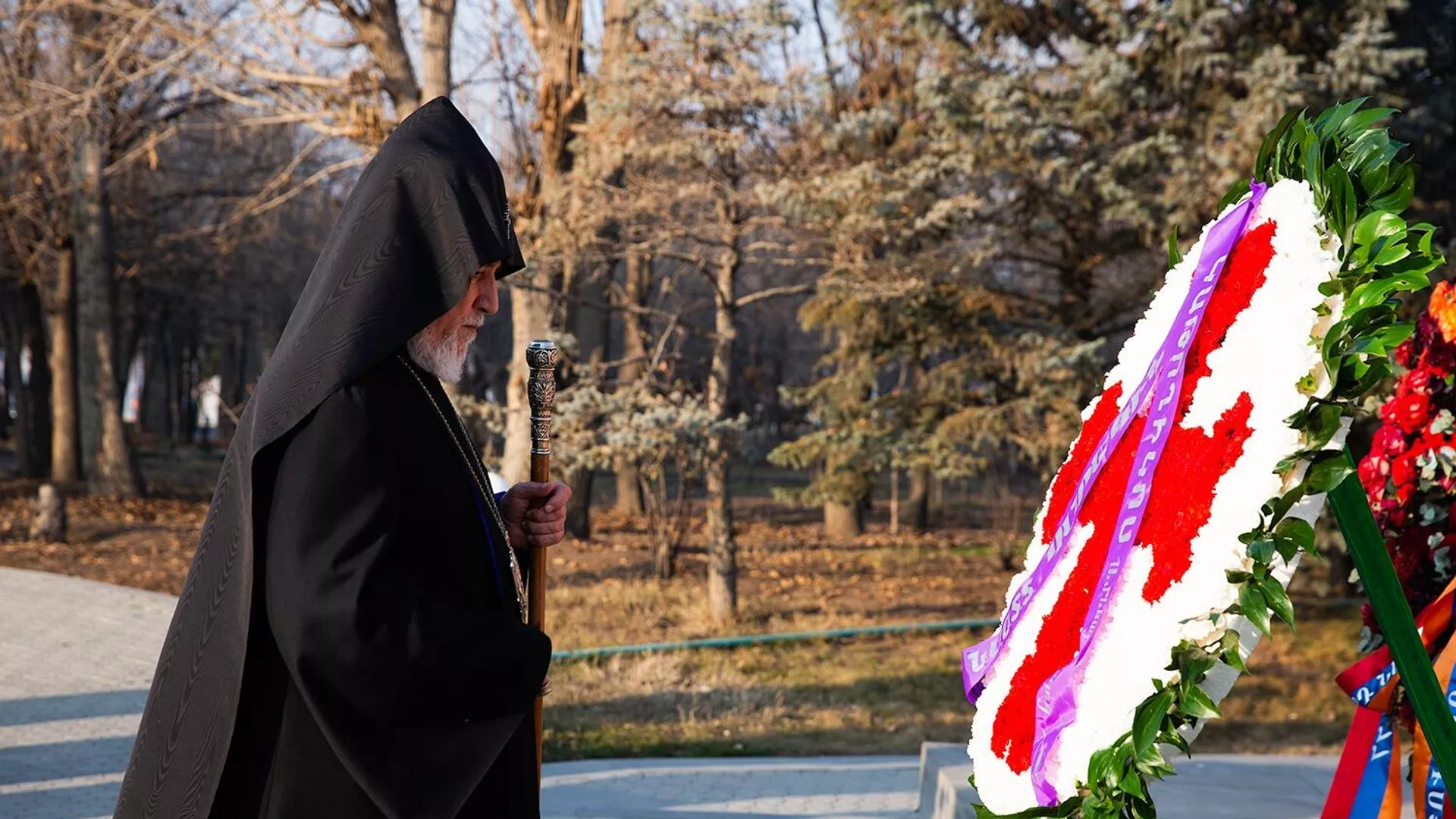 Католикос Гарегин II посетил военный пантеон Ераблур (1 января 2023). Еревaн Католикос Гарегин II посетил военный пантеон Ераблур (1 января 2023). Еревaн - Sputnik Армения, 1920, 01.01.2023