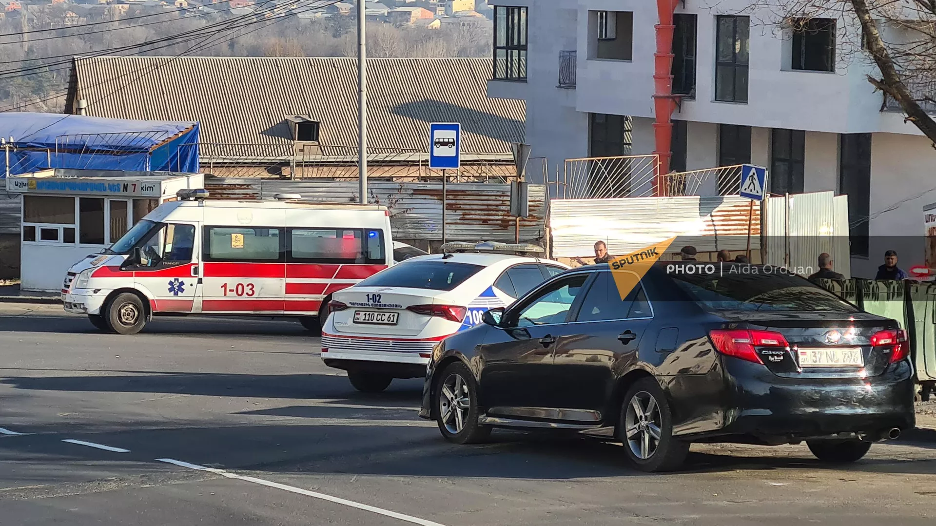 Потерявший управление автобус врезался в ограждение на улице Царав Ахпюр (1 января 2023). Еревaн Потерявший управление автобус врезался в ограждение на улице Царав Ахпюр (1 января 2023). Еревaн - Sputnik Армения, 1920, 01.01.2023