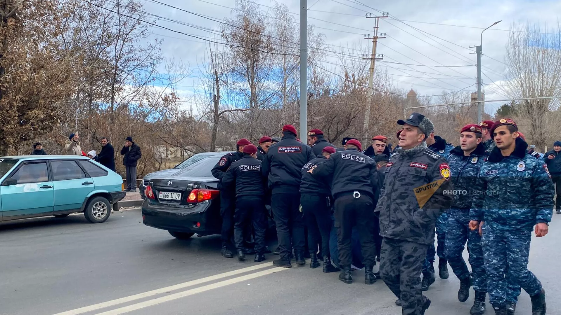 Полиция задерживает участников антироссийской акции (8 января 2023). Гюмри