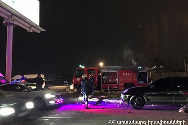 Երևան-Աբովյան ճանապարհին 3 ավտոմեքենաներ են բախվել, կան տուժածներ - Sputnik Արմենիա