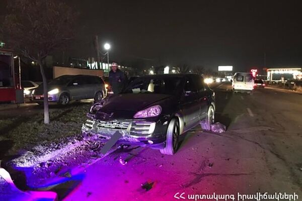 Երևան-Աբովյան ճանապարհին 3 ավտոմեքենաներ են բախվել, կան տուժածներ - Sputnik Արմենիա