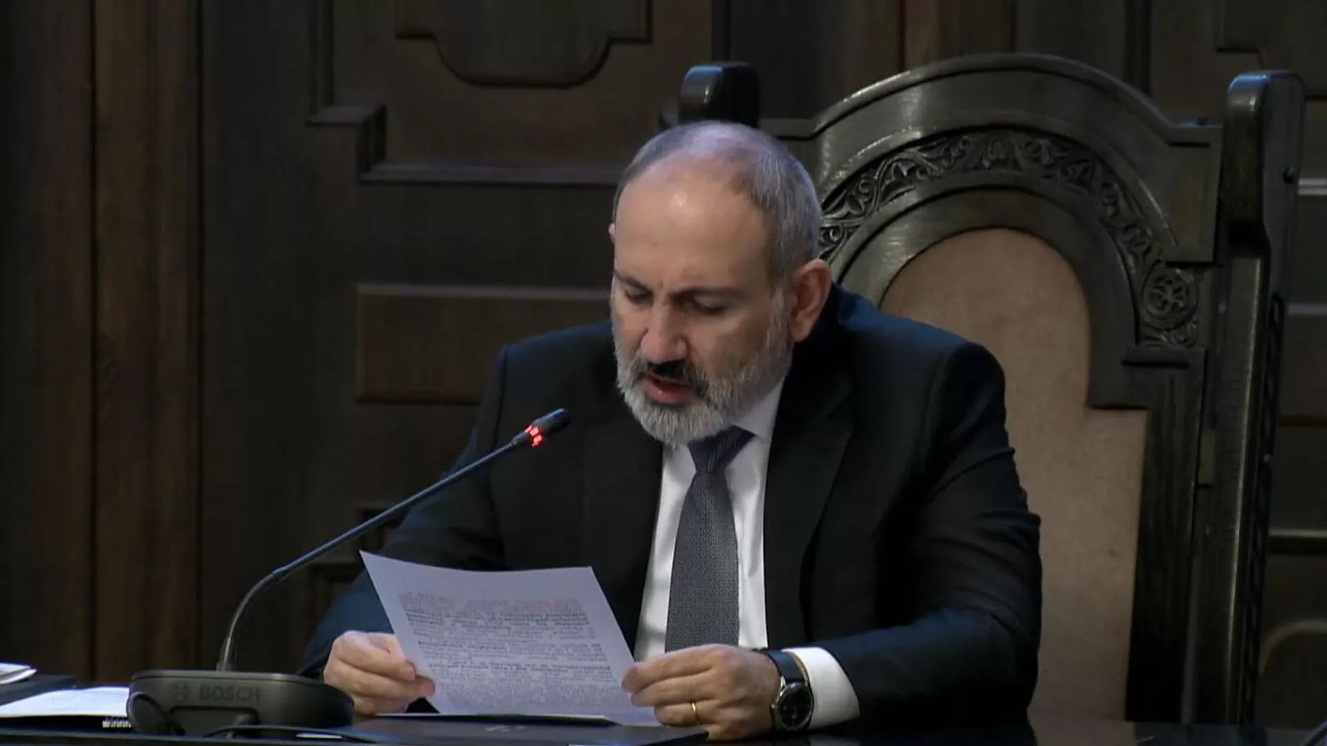 Премьер-министр Никол Пашинян на экстренном заседании правительства в связи с пожаром в воинской части и гибелью 15 солдат (19 января 2023). Ереван Премьер-министр Никол Пашинян на экстренном заседании правительства в связи с пожаром в воинской части и гибелью 15 солдат (19 января 2023). Ереван - Sputnik Армения, 1920, 19.01.2023