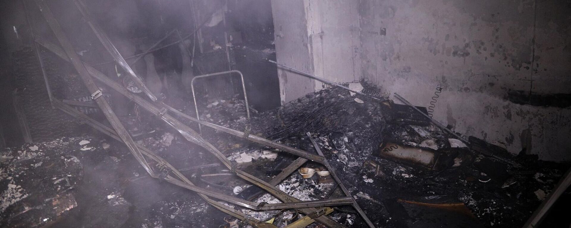 Пожар в одном из квартир в жилом комплексе Ераз (20 января 2023). Еревaн - Sputnik Արմենիա, 1920, 21.01.2023