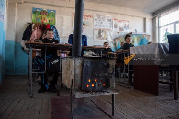 Ученики на уроке в школе №3 общины Норатус - Sputnik Армения