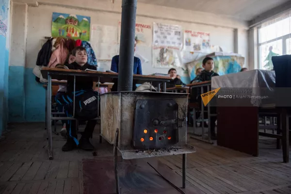 Ученики на уроке в школе №3 общины Норатус Ученики на уроке в школе №3 общины Норатус - Sputnik Армения
