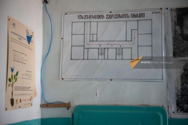 Схема эвакуации на стене в школе №3 общины Норатус - Sputnik Армения