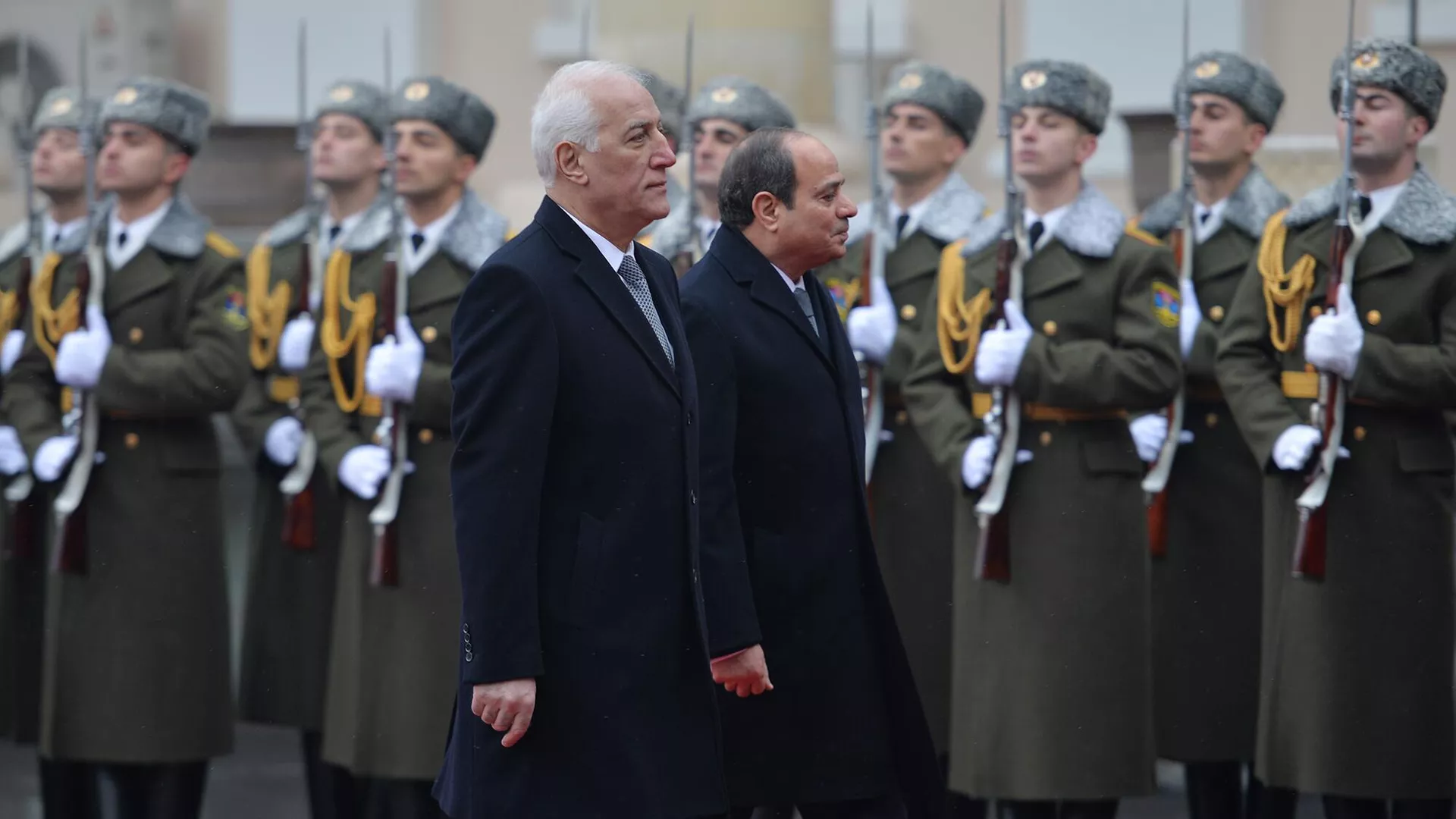 Президенты Армении и Египта Ваагн Хачатурян и Абдель Фаттах Ас-Сиси проходят мимо почетного караула во время торжественной церемонии встречи (29 января 2023). Еревaн Президенты Армении и Египта Ваагн Хачатурян и Абдель Фаттах Ас-Сиси проходят мимо почетного караула во время торжественной церемонии встречи (29 января 2023). Еревaн - Sputnik Армения, 1920, 29.01.2023