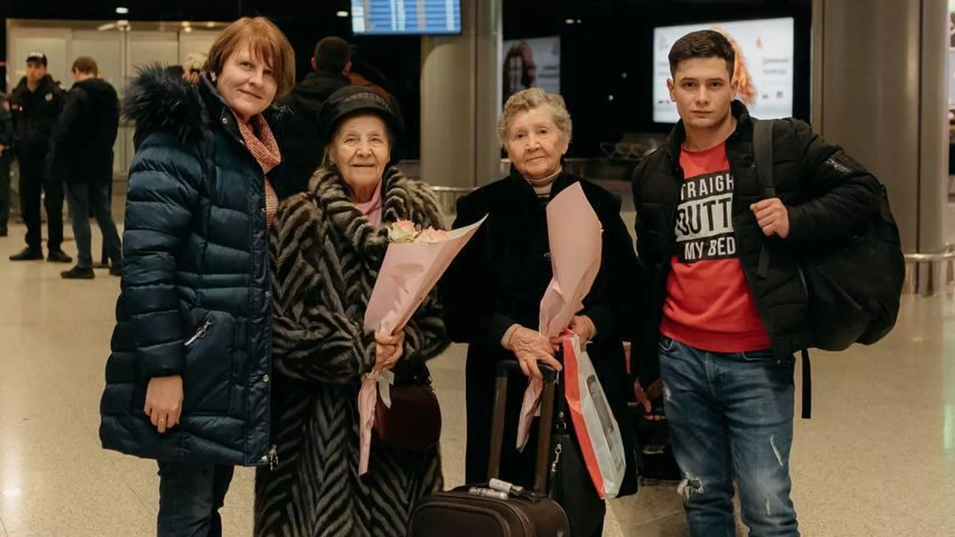 Блокадницы Галина Фёдорова и Галина Петухова венулись из Санкт-Петербурга (30 января 2023). Ереван Блокадницы Галина Фёдорова и Галина Петухова венулись из Санкт-Петербурга (30 января 2023). Ереван - Sputnik Армения, 1920, 30.01.2023