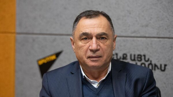 Заместитель директора Центра оценки и тестирования Каро Насибян в гостях радио Sputnik - Sputnik Армения