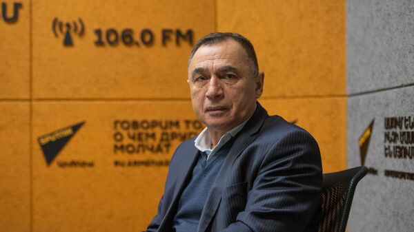 Заместитель директора Центра оценки и тестирования Каро Насибян в гостях радио Sputnik - Sputnik Армения