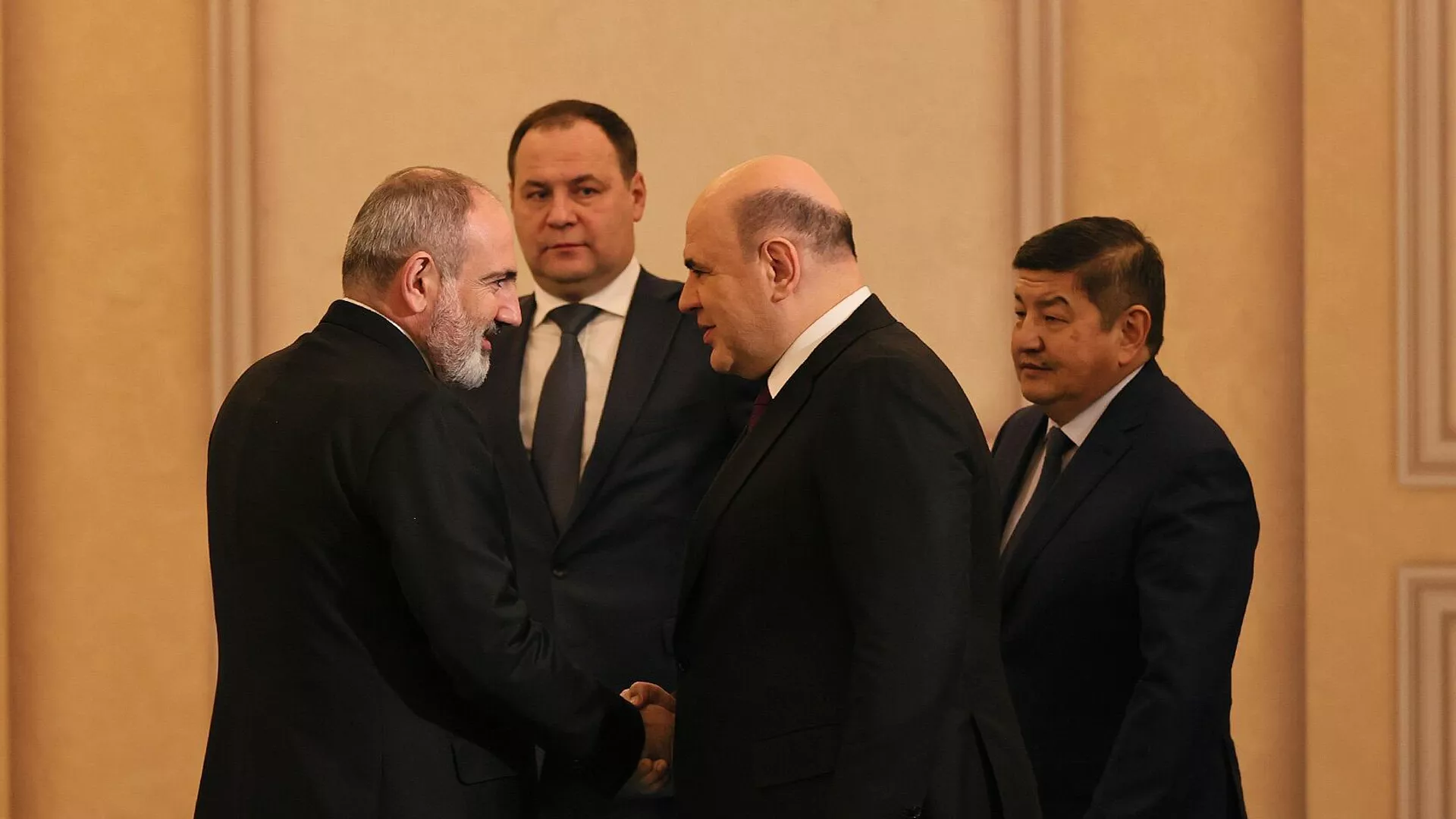 Премьер-министры Армении и России Никол Пашинян и Михаил Мишустин на закрытом заседании Евразийского межправительственного совета в городе Алматы (2 февраля 2023). Казахстан