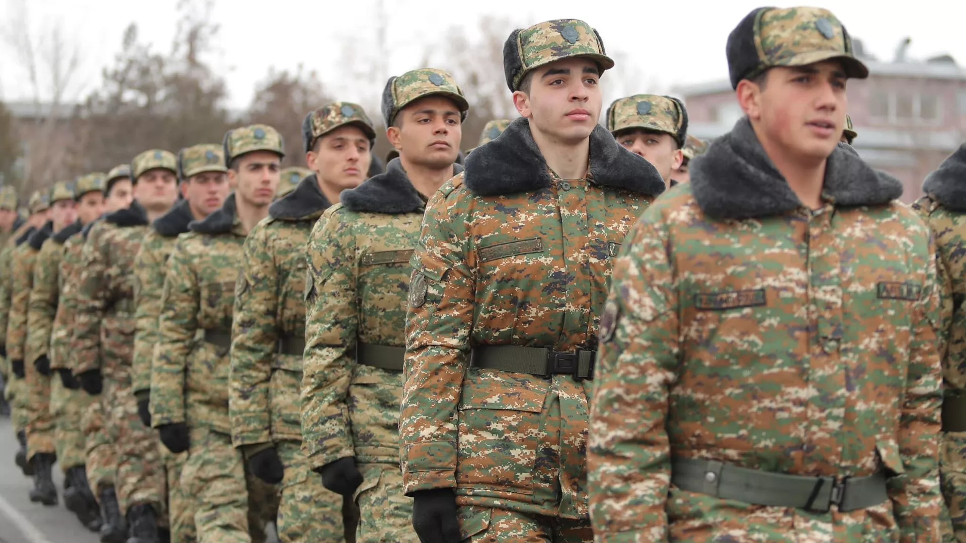Армянские военнослужащие на учебном построении в воинской части МО - Sputnik Армения, 1920, 03.05.2023