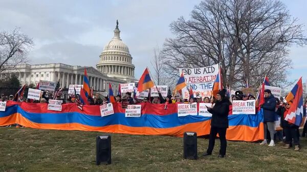 Армянская диаспора проводит акцию протеста на Капитолийском холме с требованием к правительству США применить санкции и прекращения всей помощи Азербайджану - Sputnik Армения
