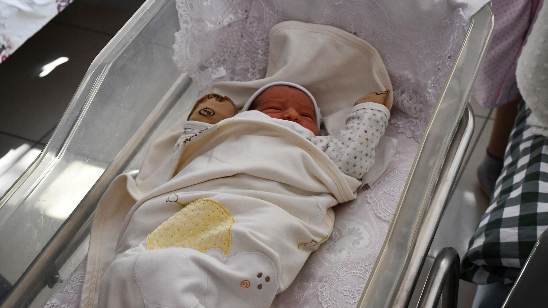 11-й ребенок семьи Кесаблян, новорожденный Гор (4 февраля 2023). Армавир - Sputnik Արմենիա, 1920, 04.02.2023
