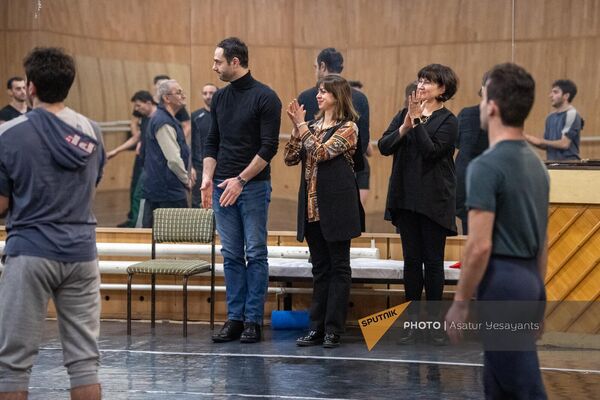 Худрук Грузинского театра оперы и балета Нина Ананиашвили на репетиции в Ереване - Sputnik Армения