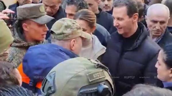 «Спасибо!» — президент Сирии Башар Асад поблагодарил по-русски сотрудников МЧС РФ за помощь в ликвидации последствий землетрясения - Sputnik Армения