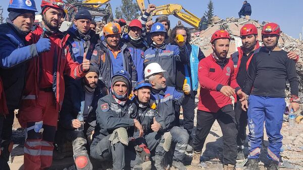 Турецкие и армянские спасатели в зоне бедствия в Турции - Sputnik Армения
