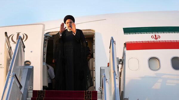 Президент Ирана Эбрахим Раиси перед вылетом в Нью-Йорк для участия в ежегодном заседании Генеральной Ассамблеи ООН (19 сентября 2022). Тегеран - Sputnik Армения