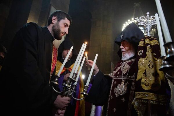 Католикос Гарегин Второй во время празднования Трндеза (13 февраля 2023). Эчмиaдзин - Sputnik Армения
